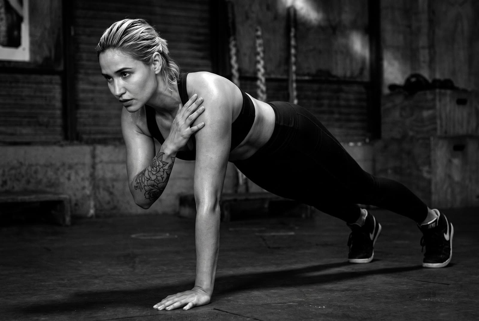 Plank Shoulder Taps — exercise demonstration